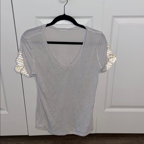 Lululemon V Neck - EUC - 8 - Picture 1 of 4